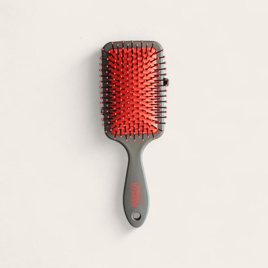 Brosse Stranger Things – Démêle avec Style 80’s !