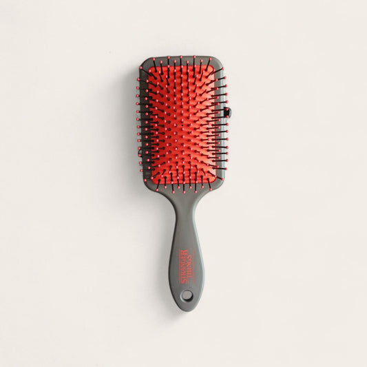 Brosse Stranger Things – Démêle avec Style 80’s !