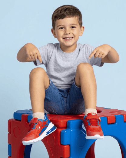Baskets Lumineuses Spider-Man – L’Énergie des Héros aux Pieds de Tes Minis !