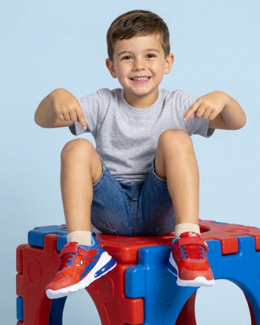 Baskets Lumineuses Spider-Man – L’Énergie des Héros aux Pieds de Tes Minis !